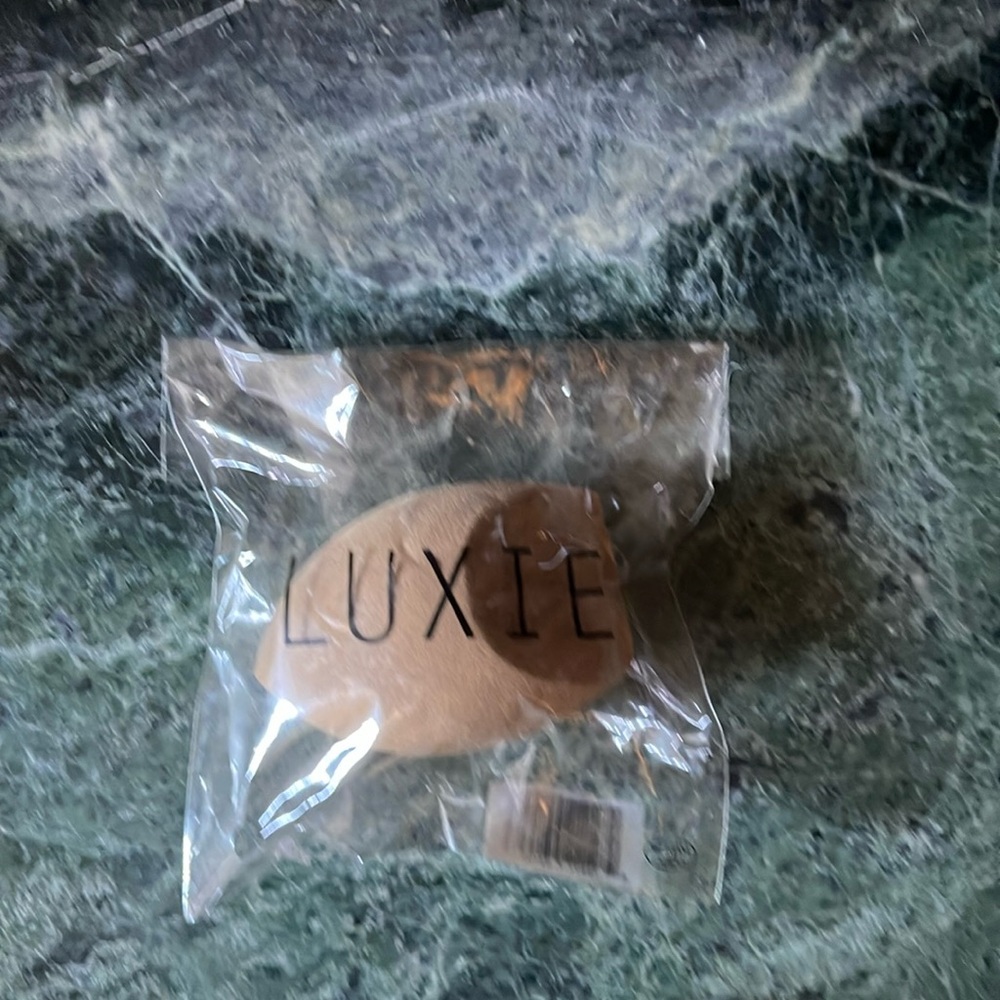 New sealed Luxie makeup blending sponge, brown